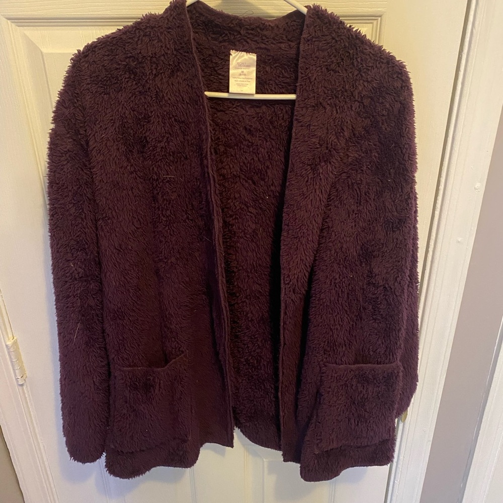 Women’s Secret Treasures size M Sherpa top maroon